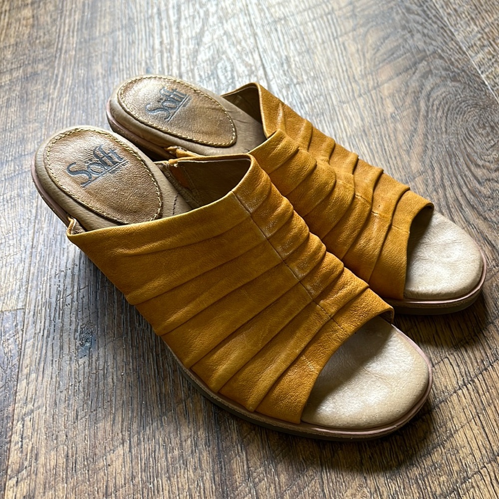 Sofft Pienza size 8.5 Mustard Yellow Mule